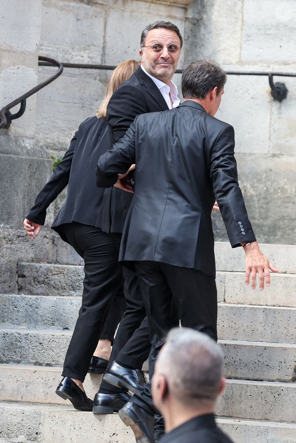 Arthur (Jacques Essebag) - Arrivées aux obsèques de Thierry Ardisson en l’église Saint-Roch de Paris, France, le 17 juillet 2025. © Clovis-Jacovides/Bestimage
