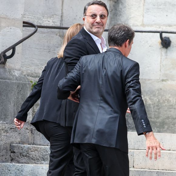 Arthur (Jacques Essebag) - Arrivées aux obsèques de Thierry Ardisson en l’église Saint-Roch de Paris, France, le 17 juillet 2025. © Clovis-Jacovides/Bestimage