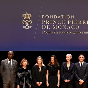 La princesse Caroline de Hanovre et sa fille Charlotte Casiraghi ont assisté à la cérémonie de proclamation de l'édition 2025 des Prix de la Fondation Prince Pierre à l'opéra Garnier à Monaco, le 14 octobre 2025.
 © Bruno Bebert / Bestimage