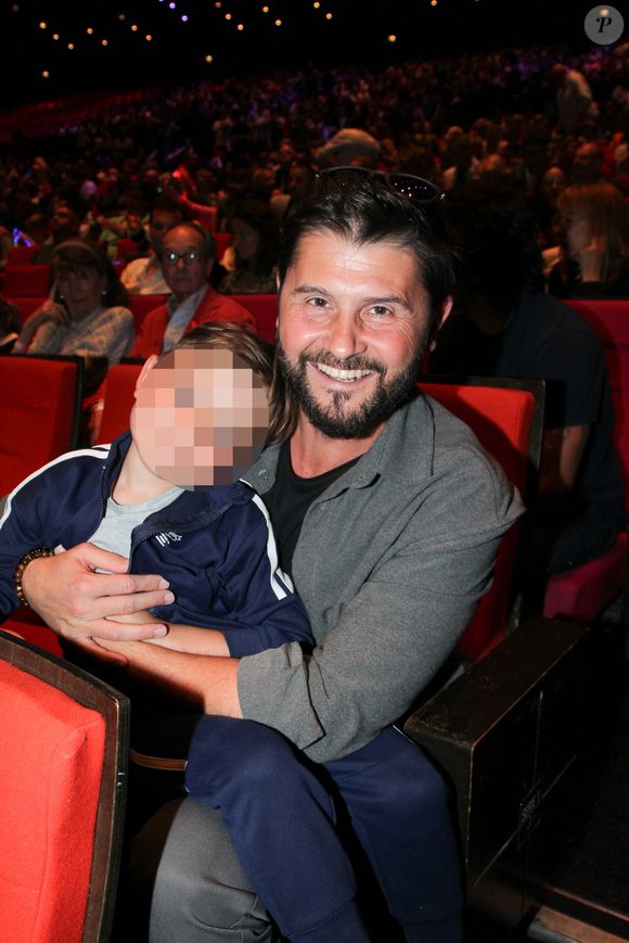 Exclusif - Christophe Beaugrand et son fils - Personnalités au spectacle de Chantal Goya "50 ans d'amour" au palais des Congrès à Paris le 25 mai 2025.

© Philippe Baldini / Bestimage