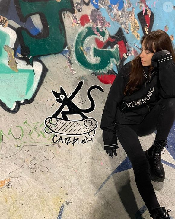 Quant à Julie, la fille d'Aurélie Vaneck, elle est déjà une artiste accomplie.