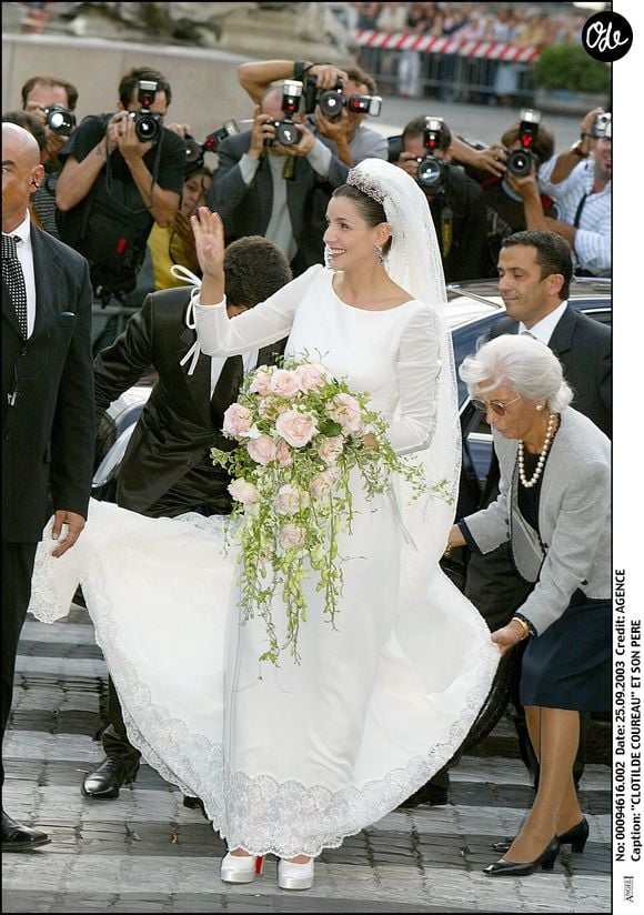 Plus de vingt ans après cet événement, un détail continue d'étonner : l'actrice avait réussi à préserver un précieux secret jusqu'au bout de la journée. 

Clotilde Courau à son mariage à la Basilique Sainte Marie des Anges à Rome 25 septembre 2003 AGENCE / BESTIMAGE
