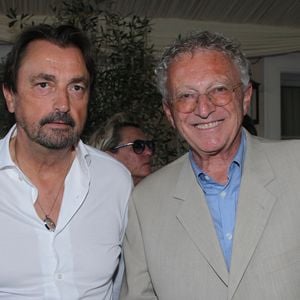 Henri Leconte et Nelson Monfort lors de la présentation du Collier « Terra by Roland Garros » créé par Anne Le Nen, Présidente de Ground Legend, au restaurant Laurent à Paris, France, le 22 Mai 2026.
© Philippe Baldini /Bestimage