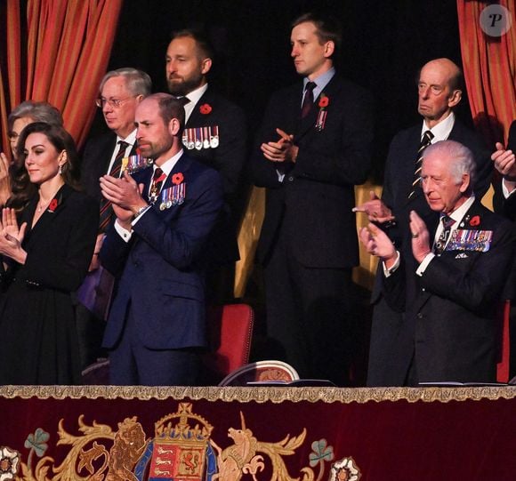 Le prince William, prince de Galles, Catherine Kate Middleton, princesse de Galles, Le roi Charles III d'Angleterre, la princesse Anne d'Angleterre - La famille royale du Royaume Uni assiste au Festival du souvenir  (Festival of Remembrance) au Royal Albert Hall, Londres le 9 novembre 2024.

© Chris Ratcliffe / Pool / Julien Burton via Bestimage