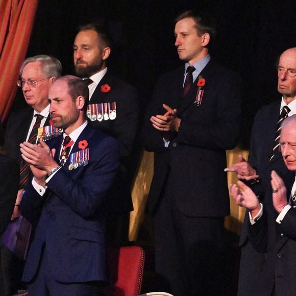 Le prince William, prince de Galles, Catherine Kate Middleton, princesse de Galles, Le roi Charles III d'Angleterre, la princesse Anne d'Angleterre - La famille royale du Royaume Uni assiste au Festival du souvenir  (Festival of Remembrance) au Royal Albert Hall, Londres le 9 novembre 2024.

© Chris Ratcliffe / Pool / Julien Burton via Bestimage