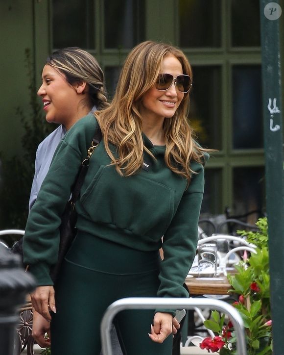 Et elle n'a pas menti, elle est aujourd'hui plus forte.

New York City - Jennifer Lopez sortant d'un café à New York le 21/04/2025



Photo : Backgrid USA / Bestimage