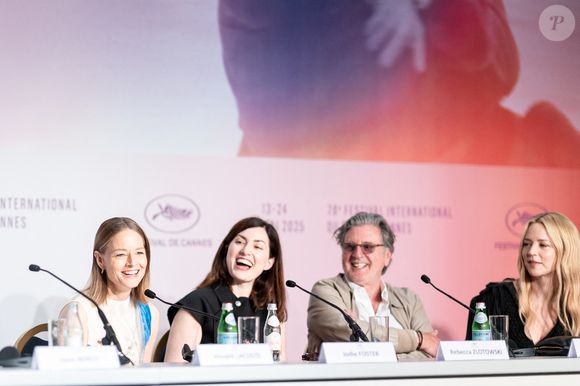 Jodie Foster, Rebecca Zlotowski, Daniel Auteuil et Virginie Efira en conférence de presse pour le film "Vie Privée" (Hors Compétition) lors du 78ème Festival International du Film de Cannes, France, le 21 mai 2025. © Estelle Carlier/Pool/Bestimage
