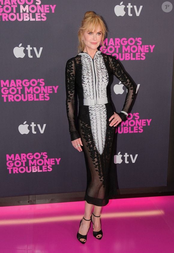 "Mes deux filles vont me tuer pour avoir dit ça, mais je leur dis : "Vous devez me faire un câlin pendant deux minutes par jour", a-t-elle confié.
Nicole Kidman à la première du film "Margo a des problèmes d'argent" d'Apple au Regal Union Square le 08 avril 2026 à New York City. Photo Press Service / BESTIMAGE