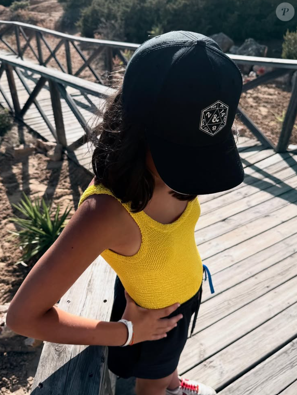 La preuve ce vendredi 18 juillet 2025, pour l'anniversaire de leur fille Abbie, 12 ans.

Abbie, la fille de Faustine Bollaert et Maxime Chattam.