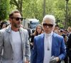 À ses côtés se trouvait Sébastien Jondeau, d’abord garde du corps puis assistant et confident du styliste.

Sébastien Jondeau et Karl Lagerfeld au défilé de mode Dior Hommes printemps-été 2017 au Tennis Club de Paris, le 24 juin 2016.

© CVS / Veeren / Bestimage