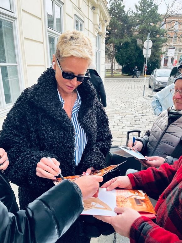 Adriana Karembeu, arrivée à l'hôtel Le Méridien pour le bal de l'Opéra 2026 à Vienne, Autriche, le 12 février 2026. © Action Press / Bestimage