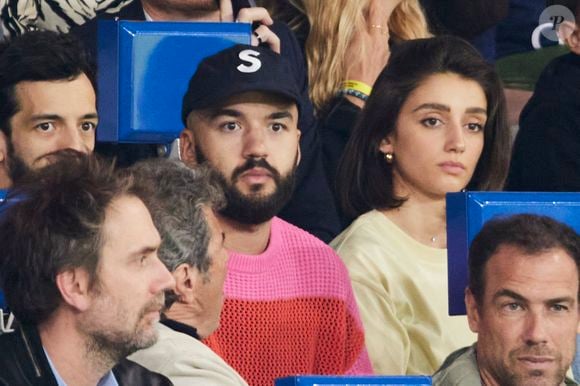 Oli et sa compagne - Célébrités dans les tribunes du match de Ligue 1 Uber Eats "PSG-Toulouse" (1-3) au Parc des Princes à Paris le 12 mai 2024. © Cyril Moreau/Bestimage