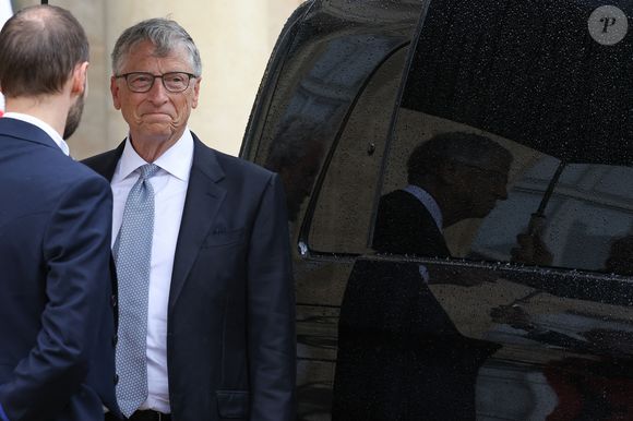 Le fondateur de Microsoft, Bill Gates quitte le palais de l'Elysée après une réunion avec le Président de la République, Paris, le 27 juillet 2024. © Stéphane Lemouton / Bestimage