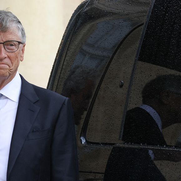 Le fondateur de Microsoft, Bill Gates quitte le palais de l'Elysée après une réunion avec le Président de la République, Paris, le 27 juillet 2024. © Stéphane Lemouton / Bestimage