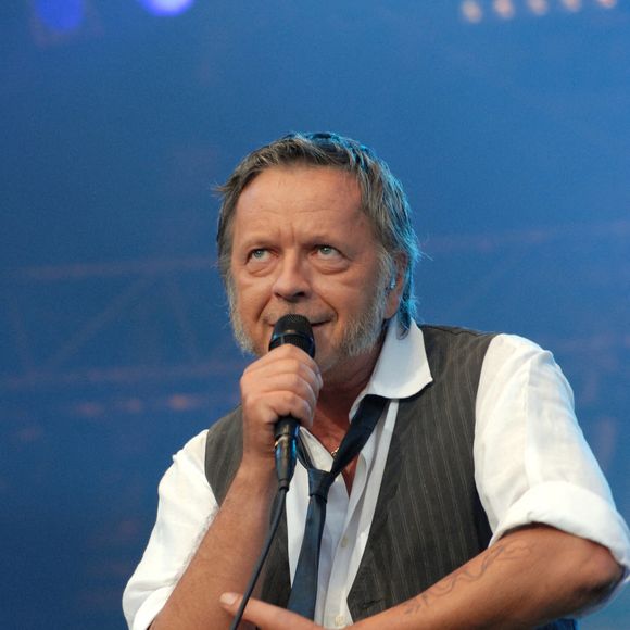 Renaud se produit au festival de Saint-Nolff à St Nolf, France, le 08 septembre 2007. Photo by Villalon/ANDBZ/ABACAPRESS.COM