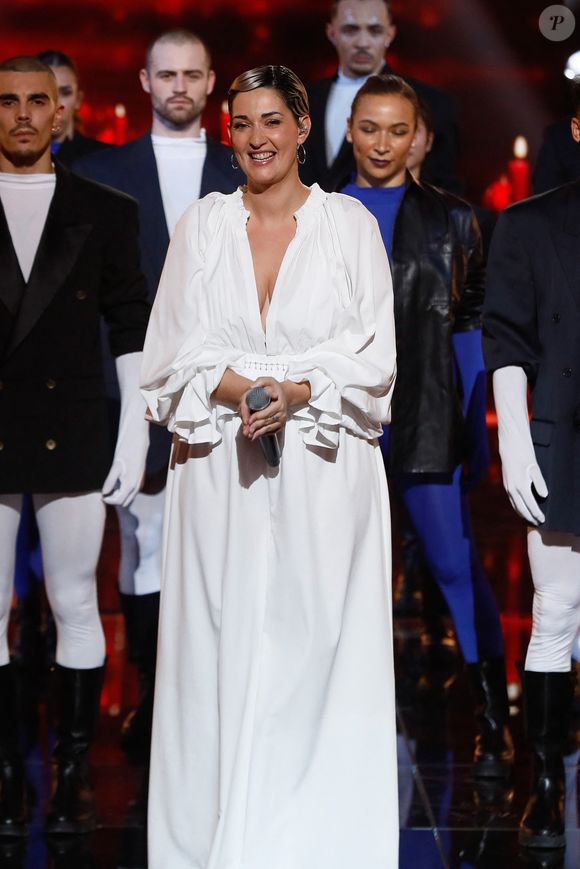 Sheryfa Luna chante son tube "Il avait les mots" - Enregistrement de l'émission "Génération Hit Machine Vol. 2" au Dôme de Paris, les 8 et 9 novembre 2022, diffusée sur W9 le 31 janvier 2023
© Christophe Clovis / Bestimage