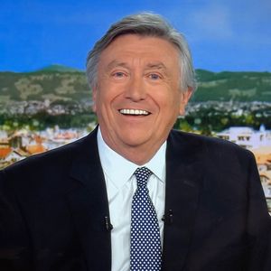 Il étudie les arts du spectacle à la prestigieuse Manhattan School of Music.

Jacques Legros présente son dernier JT de 13 heures en sa qualité de joker pendant près de 26 ans sur TF1, le 9 mai 2025. Emu aux larmes, le journaliste a passé le relais à Isabelle Ithurburu, qui sera à partir de mi-juillet 2025. 
© Agence via Bestimage
