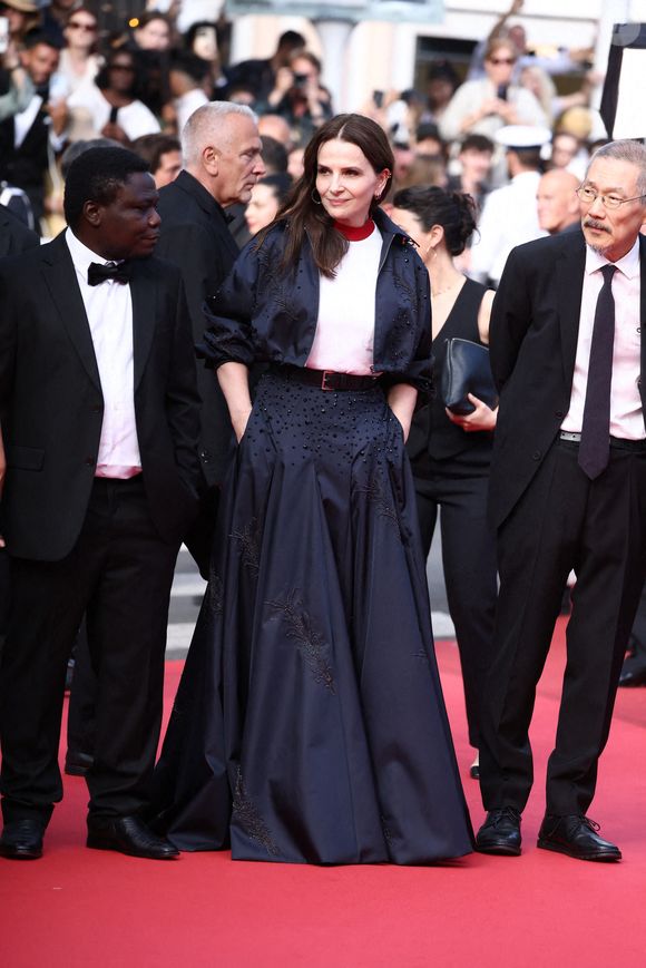 Juliette Binoche lors de la dernière montée des marches du 78e Festival de Cannes. Le 24 mai 2025. Photo de Jerome Domine/ABACAPRESS.COM