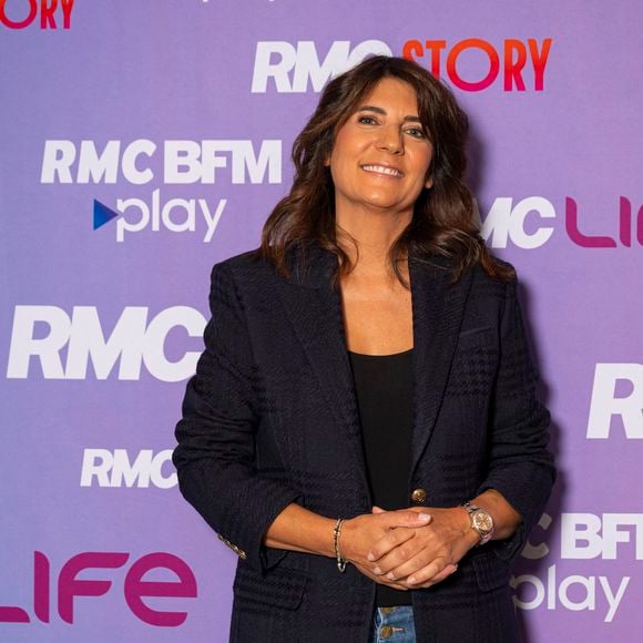 Estelle Denis confie : “Aujourd’hui, moi, je ne regarde pas la télé avec mes enfants. Sauf les matchs de foot, c’est la seule chose qui nous réunit”.

Estelle Denis lors de la conférence de presse de rentrée des chaînes du groupe RMC-BFM à Paris, le 17 septembre 2025. 
© Pierre Perusseau / Bestimage