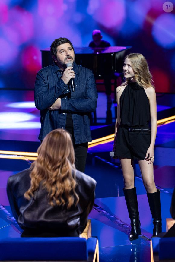 Exclusif - Santa, Patrick Fiori, Lucie (The voice Kids 2023) pour les surprises lors de l'enregistrement de l'émission "La Boîte à secrets", présentée par Faustine Bollaert et diffusée le 17 octobre sur France 3, dans les studios du Lendit à Saint-Denis, France, le 23 septembre 2025. © Cyril Moreau/Bestimage
