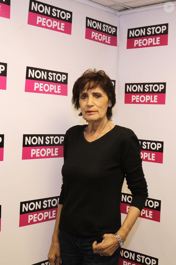 "Linda est convaincue, d’après sa voyante, que quelqu’un dans le théâtre émet de mauvaises ondes… Donc elle met du sel ici ou là, sur certains sièges", a-t-il notamment dévoilé

Exclusif - Linda de Suza - Tournage de l'émission "L'instant de Luxe" pour la chaîne "Non Stop People" le 19 septembre 2019. © Cédric Perrin/Bestimage