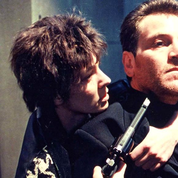 qu’il fallait être un gentil pour incarner le mal, et combien tu l’étais, au-delà même, le cœur plein d’une touchante, généreuse bienveillance… Tu disais aussi, on est petit dans 

Anne Parillaud et Tchéky Karyo dans le film "Nikita" - Réalisateur Besson Luc 1990 © MPP Collection via Bestimage