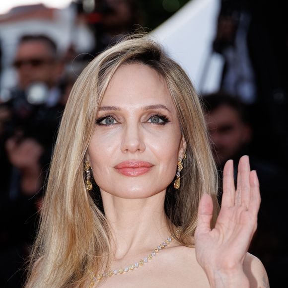 Angelina Jolie - Montée des marches du film « Eddington » lors du 78ème Festival International du Film de Cannes, au Palais des Festivals à Cannes. Le 16 mai 2025
© Jacovides-Moreau / Bestimage