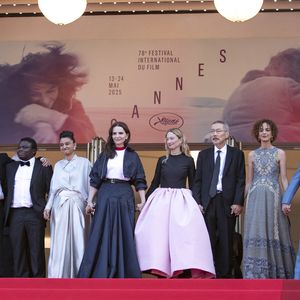 Halle Berry, Carlos Reygadas, Dieudo Hamadi, Payal Kapadia, Juliette Binoche, Alba Rohrwacher, Hong Sang-soo, Leïla Slimani, Jeremy Strong, Iris Knobloch - Montée des marches de la cérémonie de clôture du 78ème Festival International du Film de Cannes, au Palais des Festivals à Cannes. Le 24 mai 2025
© Olivier Borde/ Bestimage