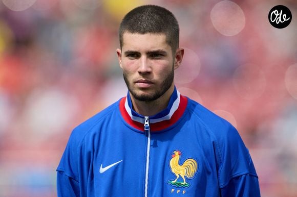 Elyaz Zidane assume l'héritage de son très célèbre père.

Elyaz Zidane lors de la Coupe du monde U-20 de la FIFA Chili 2025, à Santiago, au Chili, le 18 octobre 2025. Photo de Meng Dingbo/Xinhua/ABACAPRESS.COM