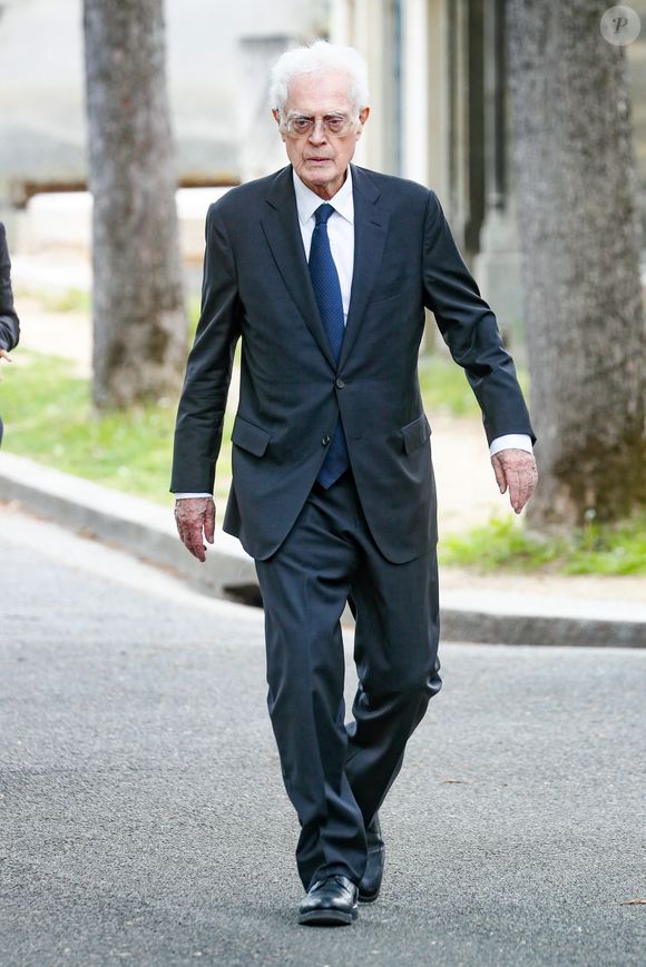 Lionel Jospin à la sortie des obsèques de l'avocat et homme politique français Tony Dreyfus au cimetière du Montparnasse à Paris, France, le 5 mai 2023. © Christophe Clovis/Bestimage
