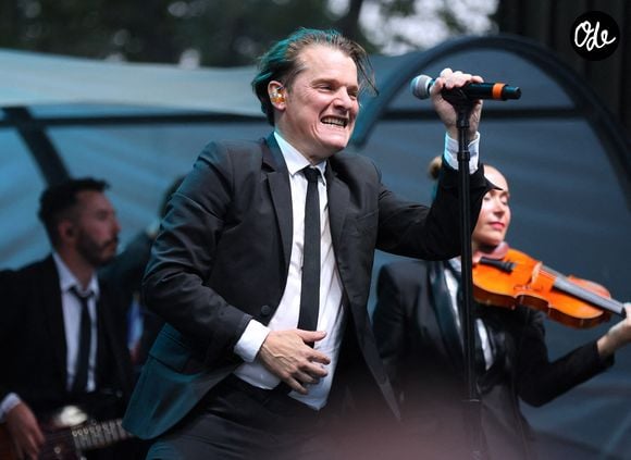 L'interprète du "Dîner" explique qu'il préfère lui transmettre quelques conseils plutôt que de donner son avis sur ses chansons.

Bénabar,  le 14 juillet avec le Consulat de France à New York, à Central Park, le 13 juillet 2023. 

Photo de Charles Guerin/ABACAPRESS.COM