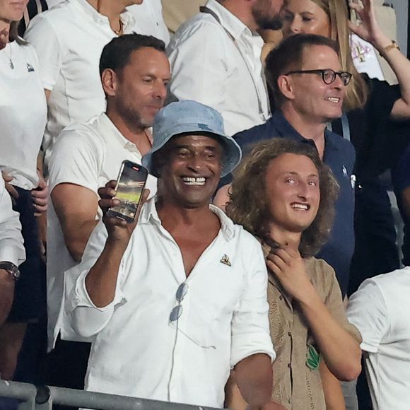 Yannick Noah et son fils Joalukas - People dans les tribunes lord du match d'ouverture de la Coupe du Monde de Rugby France 2023 avant le match de la Poule A entre la France et la Nouvelle-Zélande au Stade de France à Saint-Denis le 8 septembre 2023.  © Dominique Jacovides/Bestimage