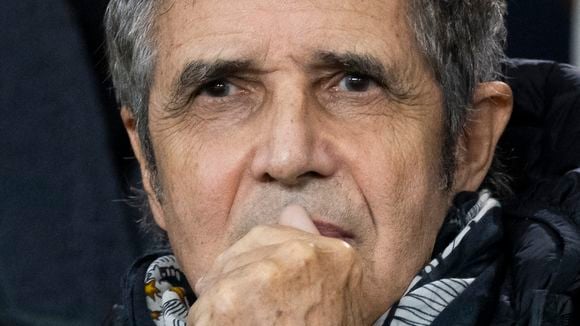 Julien Clerc et son célèbre frère journaliste disparu : il ne saura jamais ce qu'il s'est vraiment passé, mais il a une hypothèse