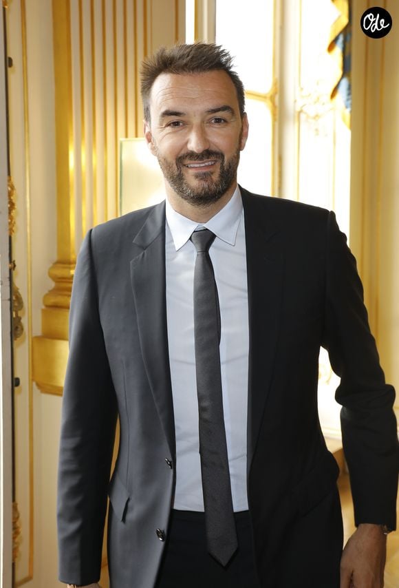 Cyril Lignac promet alors une cuisine "française, gourmande et portée par les produits". Il parle d’"une cuisine résolument classique" qui, malgré tout, "vit avec son temps" sans faire l’impasse sur la "fraîcheur" et "la légèreté".

Cyril Lignac - Cérémonie de remise des insignes de Commandeur dans l'Ordre des Arts et des Lettres à Pierre Hermé et de Chevalier dans l'Ordre des Arts et des Lettres à David Sinapian au Ministère de la Culture à Paris, le 23 septembre 2019. © Marc Ausset-Lacroix/Bestimage