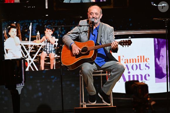 Exclusif - Louis Chedid, sa fille Anna et son fils Joseph Chedid lors de l'enregistrement de l'émission "Famille je vous aime" présentée par M. Drucker et qui sera diffusée le 13 juin 2025 sur France 3, aux Studios rive gauche à Paris, France, le 15 avril 2025. © Clovis-Gaffiot/Bestimage