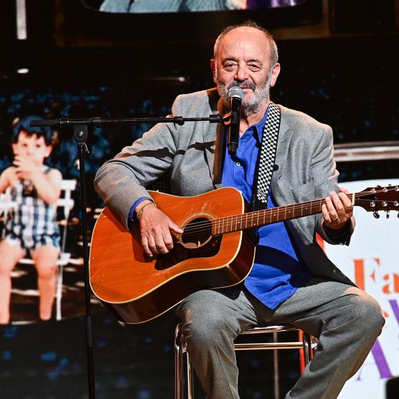 Exclusif - Louis Chedid, sa fille Anna et son fils Joseph Chedid lors de l'enregistrement de l'émission "Famille je vous aime" présentée par M. Drucker et qui sera diffusée le 13 juin 2025 sur France 3, aux Studios rive gauche à Paris, France, le 15 avril 2025. © Clovis-Gaffiot/Bestimage