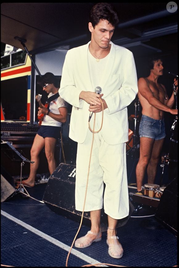 Comme souvent après le départ d'un proche, le chanteur a ressenti un énorme sentiment de culpabilité.

Archives : Marc Lavoine 1984 @AGENCE / BESTIMAGE