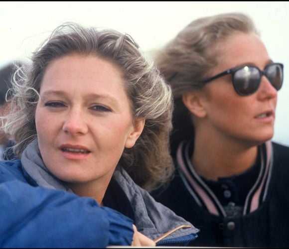 Exclusif - Archives - Rendez-vous avec Marie-Caroline et Marine Le Pen (Les filles de Jean-Marie et Pierette Le Pen) en beauté à la Trinité sur Mer en 1987.