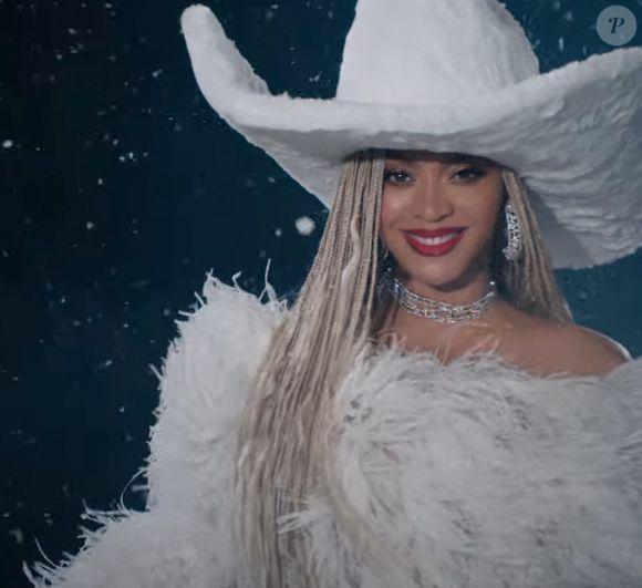 Ou des danseuses sur la tournée Cowboy Carter de Beyoncé. 

Beyoncé porte le collier Messika Move Addiction dans un teaser partagé sur ses réseaux sociaux, annonçant son show de la mi-temps lors du NFL Christmas Gameday. 

© Messika / Bestimage
