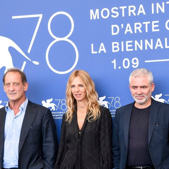 Vincent Lindon, Sandrine Kiberlain, Stéphane Brizé, Marie Drucker au photocall du film "Un Autre Monde" lors du festival international du film de Venise (La Mostra), à Venise, Italie, le 10 septembre 2021.