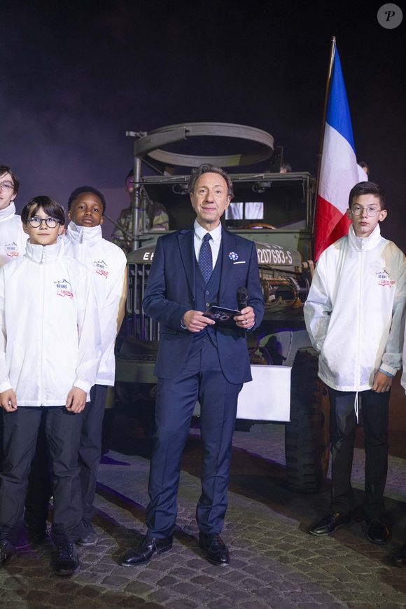 Exclusif - Stéphane Bern - Emission "Le concert pour la paix" sur les Champs-Elysées à Paris, retransmis en direct sur France 2, le 8 mai 2025. © Christophe Clovis - Pierre Perusseau / Bestimage