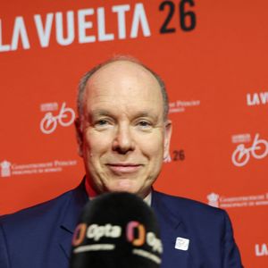 Il y passe quelques weekends l’été, mais aussi en septembre et février pour les parties de chasse.

Le prince Albert II de Monaco lors de la présentation de la Vuelta 2026, le tour d'Espagne cycliste qui démarre à Monaco dans la salle des Etoiles au sporting Monte-Carlo le 17 décembre 2025.

© Claudia Albuquerque / Bestimage