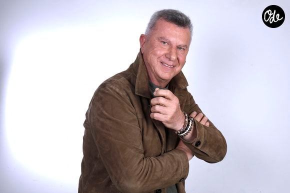 Une phrase d'Henri Matisse l'accompagne au quotidien.

Exclusif - Portrait de Pascal Bataille, qui a récemment révélé être atteint d'un grave cancer des poumons, lors de l'enregistrement de l'émission "Chez Jordan de Luxe" à Paris. Le 11 décembre 2024
© Cédric Perrin / Bestimage