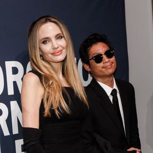 Pax, le fils de Brad Pitt et d'Angelina Jolie fait-il preuve d'imprudence ou est-il particulièrement malchanceux ?

Angelina Jolie et Pax Jolie-Pitt au Toronto International Film Festival / Cole Burston / The Canadian Press via ZUMA Press