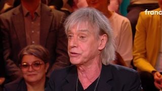 Jean-Louis Aubert raconte les gestes invraisemblables que sa mère a eus envers lui