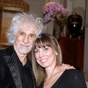 Louis Bertignac et sa femme Laetitia Brichet lors de la soirée des "Stéthos d'or 2023" à l'hôtel Four Seasons George V à Paris le 27 mars 2023.

© Cédric Perrin / Bestimage