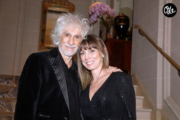 Louis Bertignac et sa femme Laetitia Brichet lors de la soirée des "Stéthos d'or 2023" à l'hôtel Four Seasons George V à Paris le 27 mars 2023.

© Cédric Perrin / Bestimage