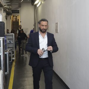 Exclusif - Cyril Hanouna, sur le plateau de l’émission « TPMP » présentée par C.Hanouna et diffusée en direct sur Youtube et sur toutes les box (SFR, FREE, MyCanal etc), Paris, France, le 04 mars 2025. © Jack Tribeca / Bestimage