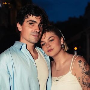 Après plusieurs années de vie commune

Louane et Florian Rossi ont fêté leurs fiançailles Le couple, qui a une fille prénommée Esmée, a partagé des photos de la fête sur Instagram.