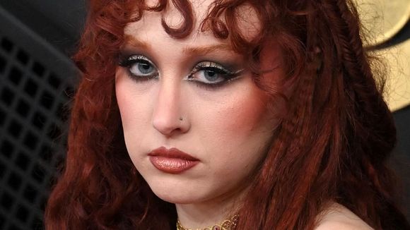 Fin du règne de la "clean girl" : Quelle est cette nouvelle tendance beauté qui fait fureur et a déjà conquis nos pop-stars ?